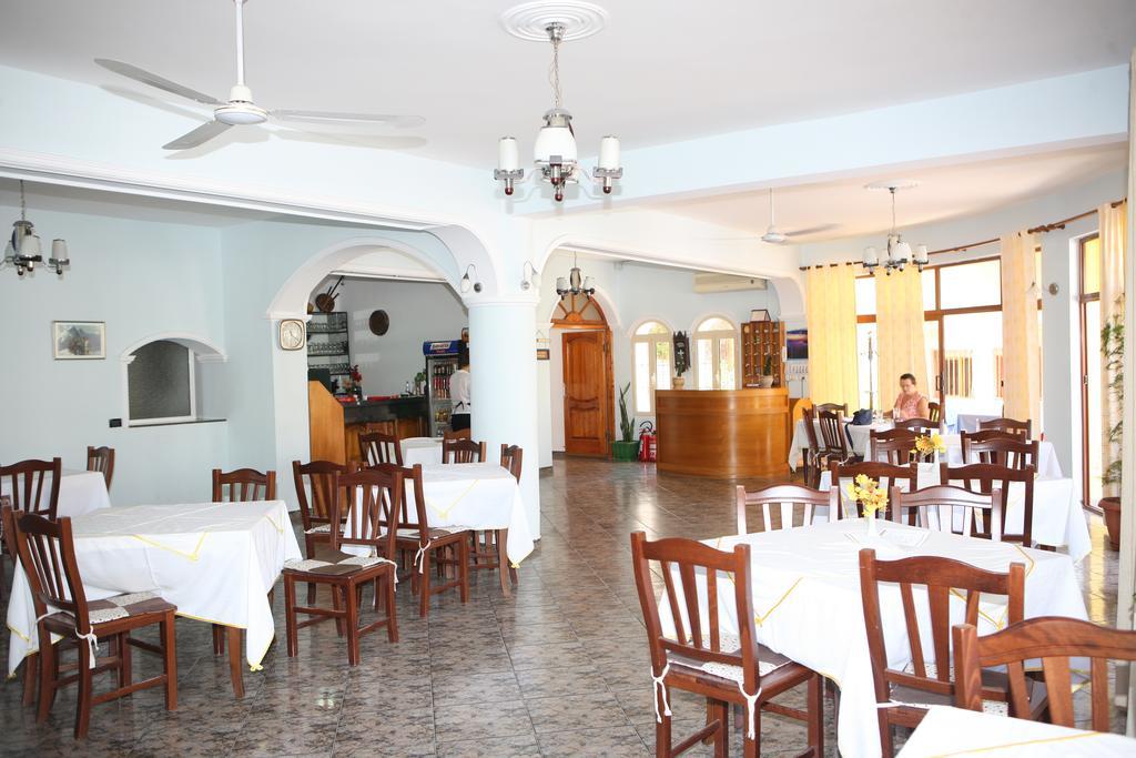 Hotel Alpine Vlorë Esterno foto