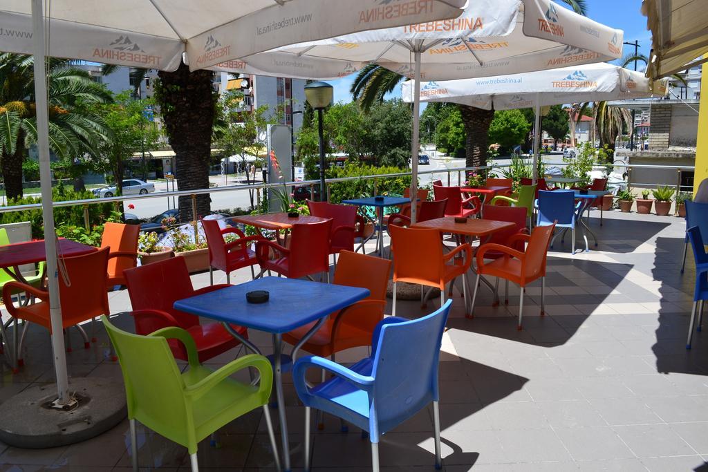 Hotel Alpine Vlorë Esterno foto