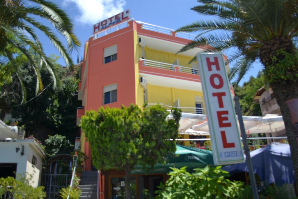 Hotel Alpine Vlorë Esterno foto