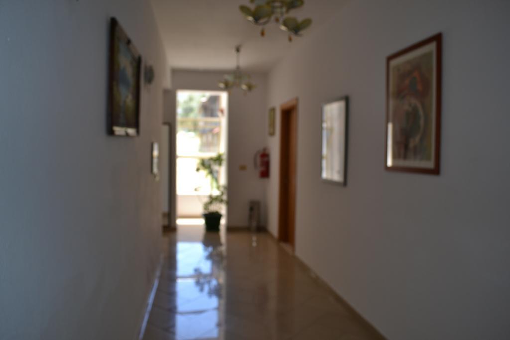 Hotel Alpine Vlorë Esterno foto