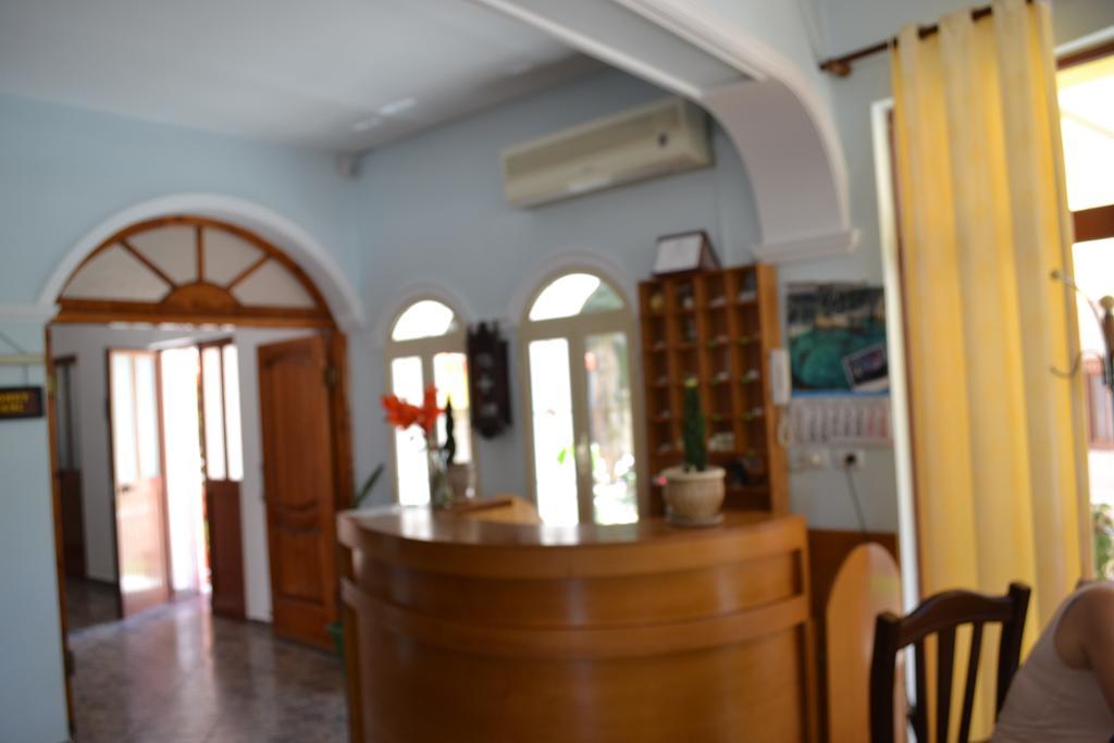 Hotel Alpine Vlorë Esterno foto